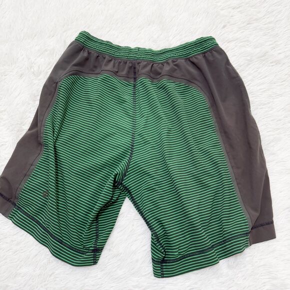 Men Lululemon Lined Workout Running Short in Response Green - Picture 1 of 7